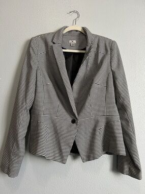 Worthington Black and White Houndstooth Single-Button Blazer. Size 16